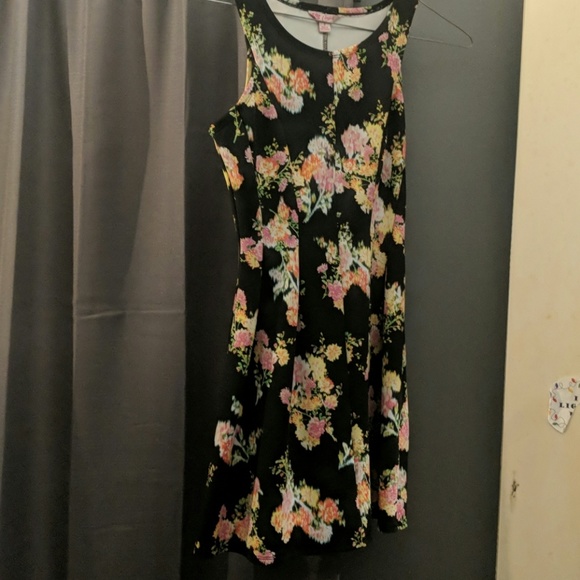 Dress - Picture 1 of 1